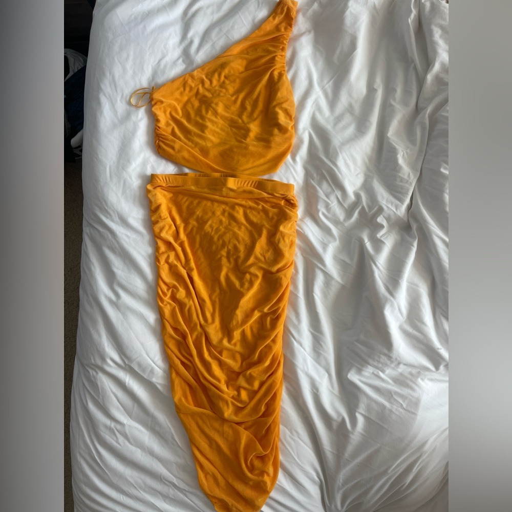 House of Harlow 1960– 2 piece orange